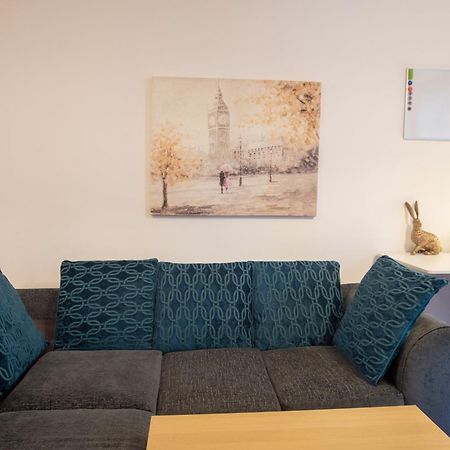 Spacious 1 Bed Apartment With Workspace, Coffee & Free Secure Parking Birmingham Luaran gambar