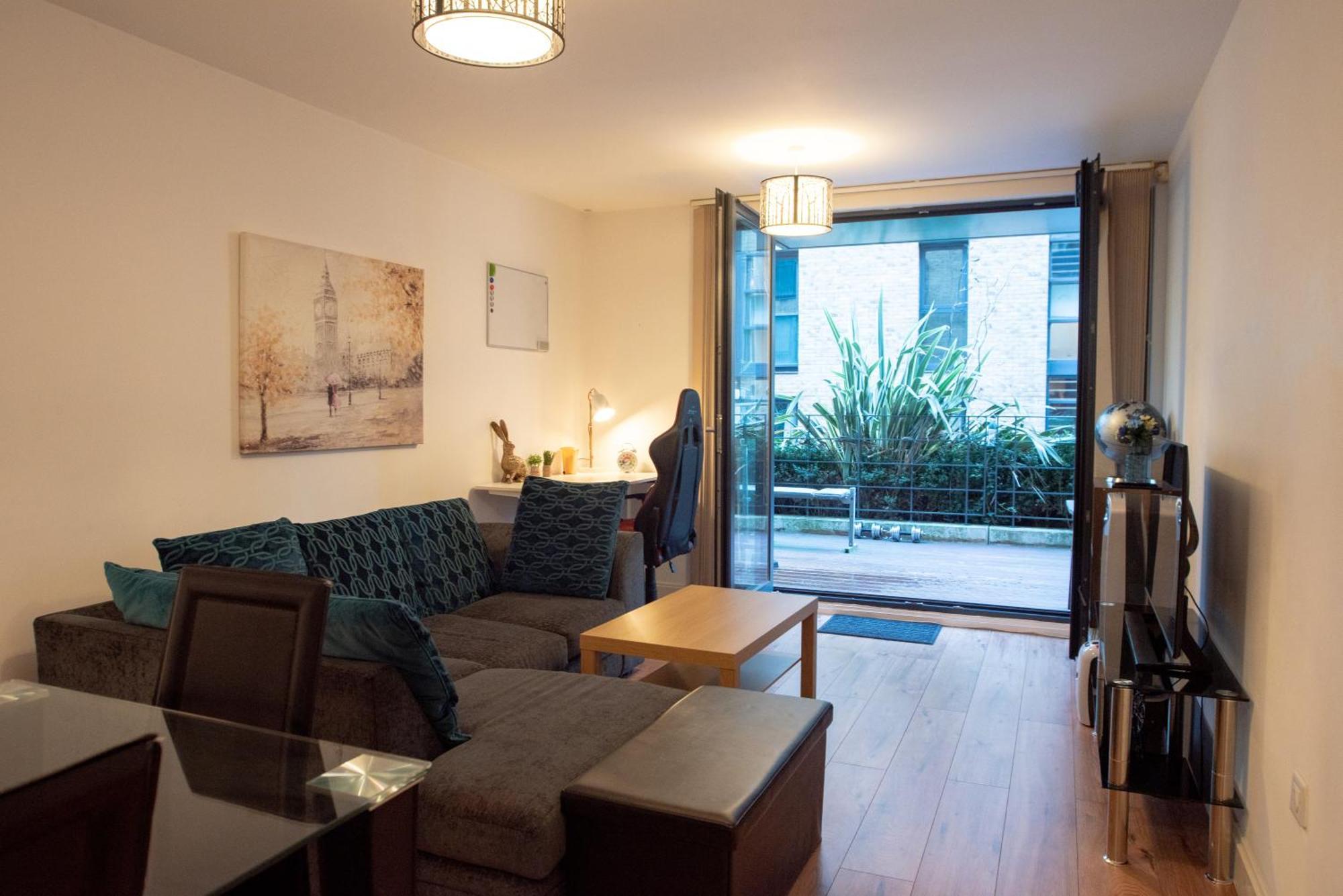 Spacious 1 Bed Apartment With Workspace, Coffee & Free Secure Parking Birmingham Luaran gambar