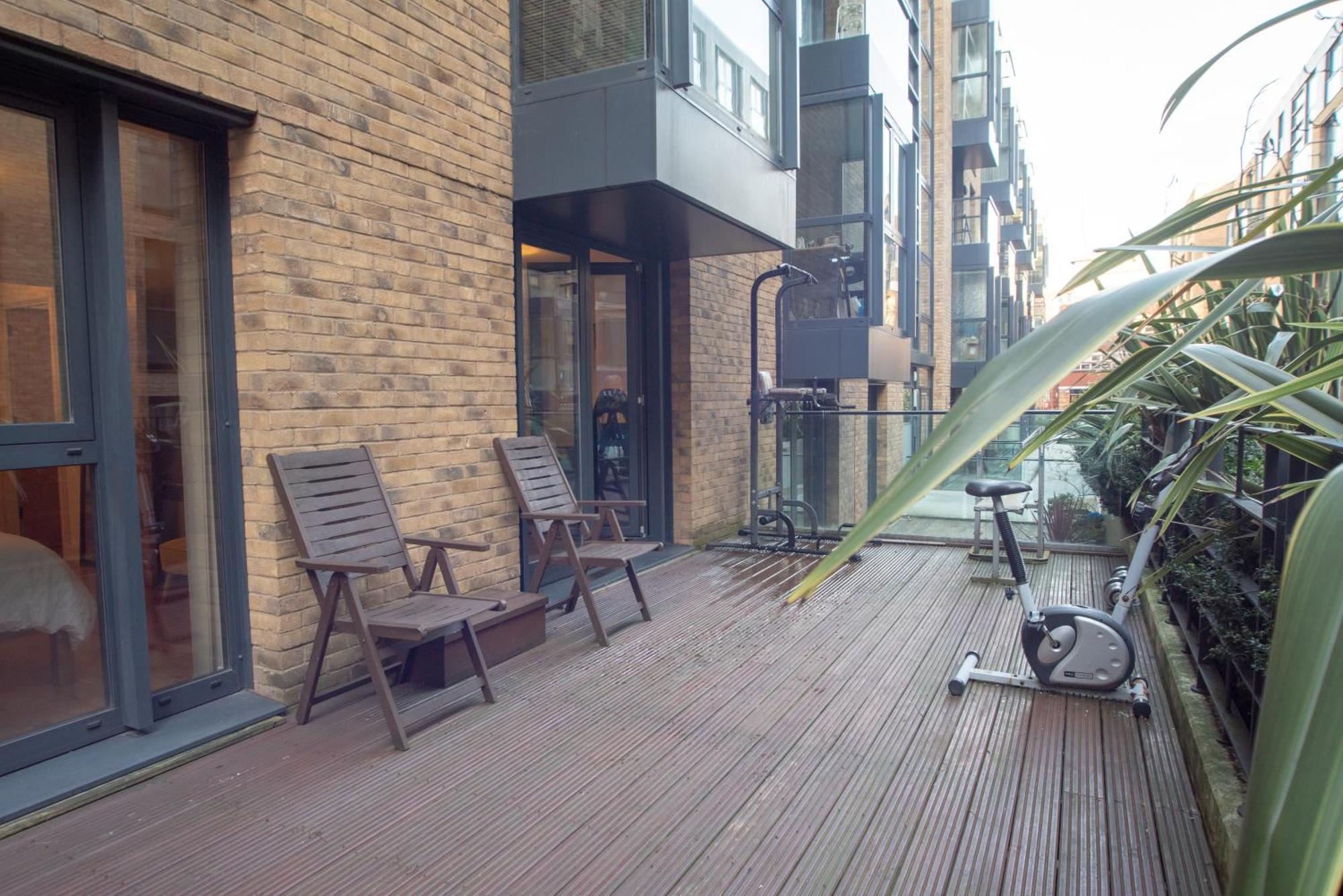 Spacious 1 Bed Apartment With Workspace, Coffee & Free Secure Parking Birmingham Luaran gambar