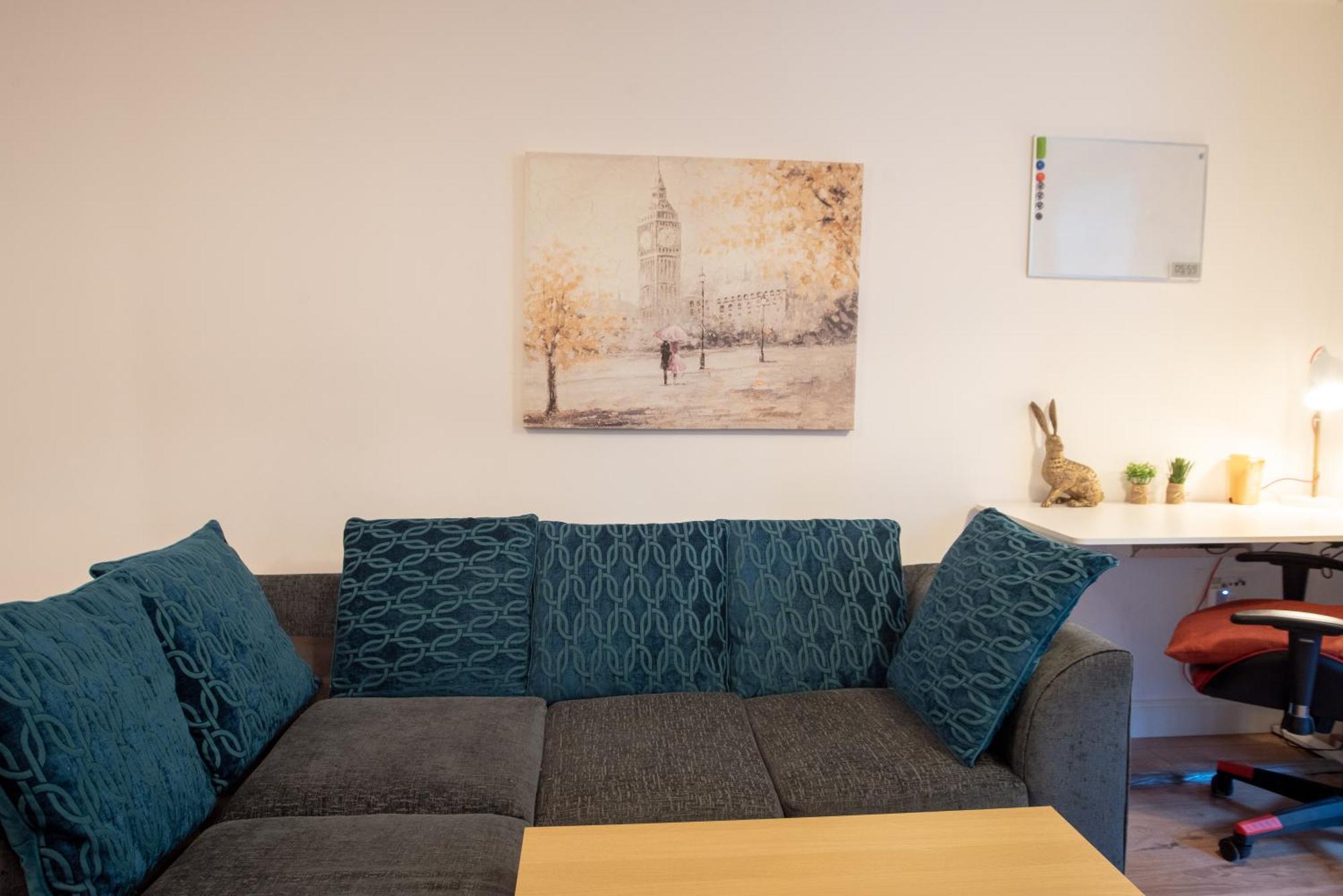 Spacious 1 Bed Apartment With Workspace, Coffee & Free Secure Parking Birmingham Luaran gambar