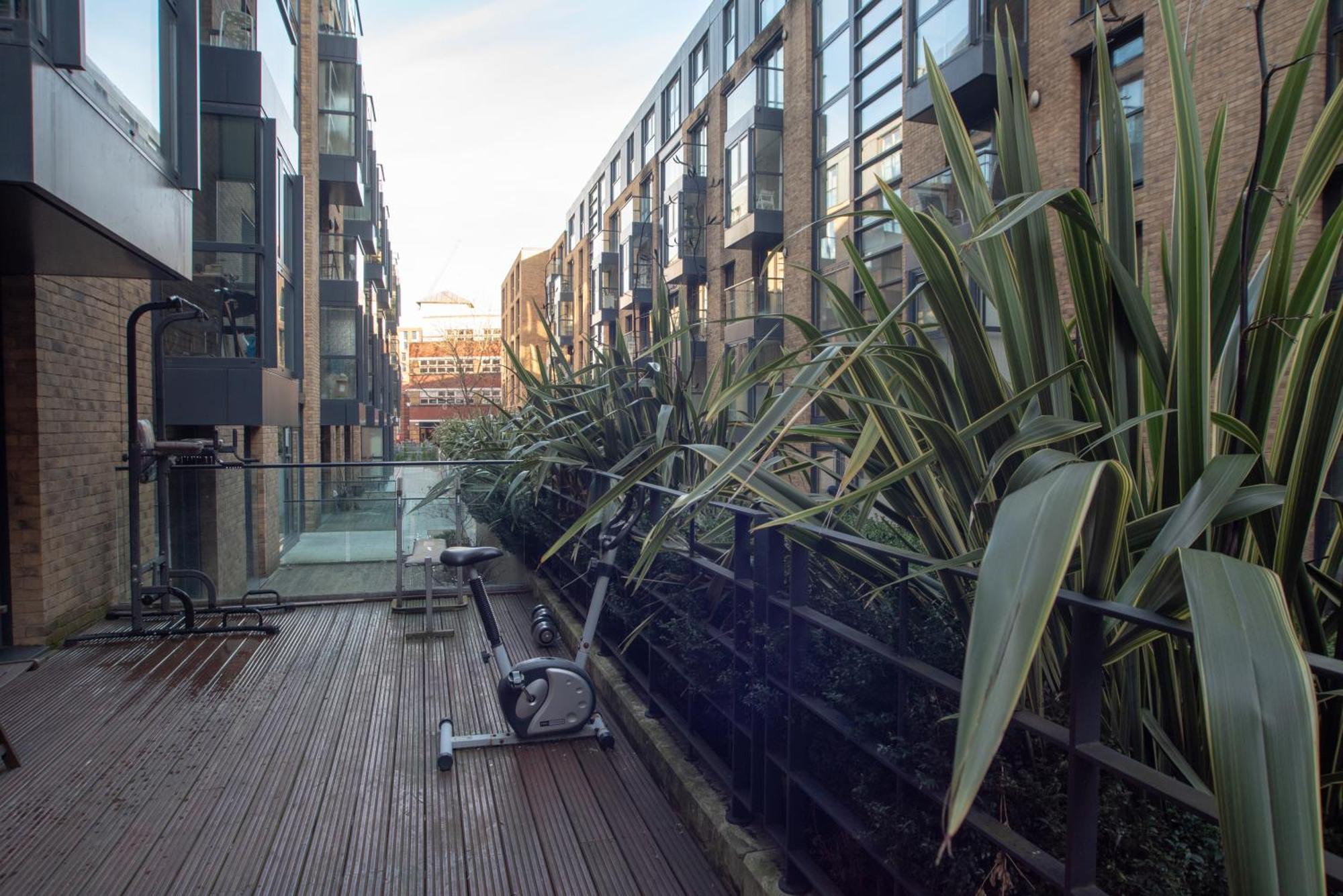 Spacious 1 Bed Apartment With Workspace, Coffee & Free Secure Parking Birmingham Luaran gambar