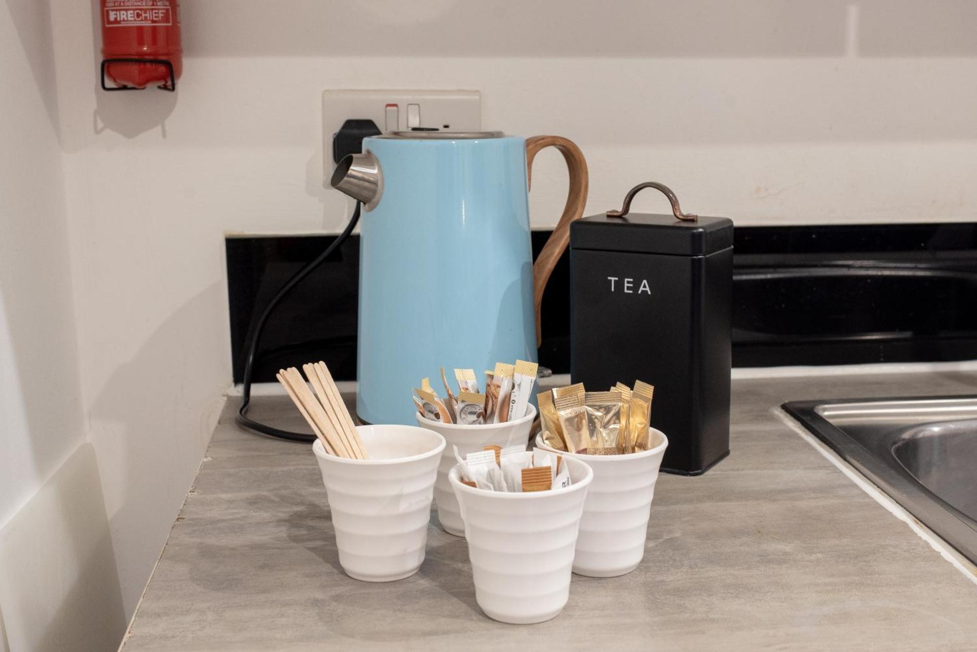 Spacious 1 Bed Apartment With Workspace, Coffee & Free Secure Parking Birmingham Luaran gambar