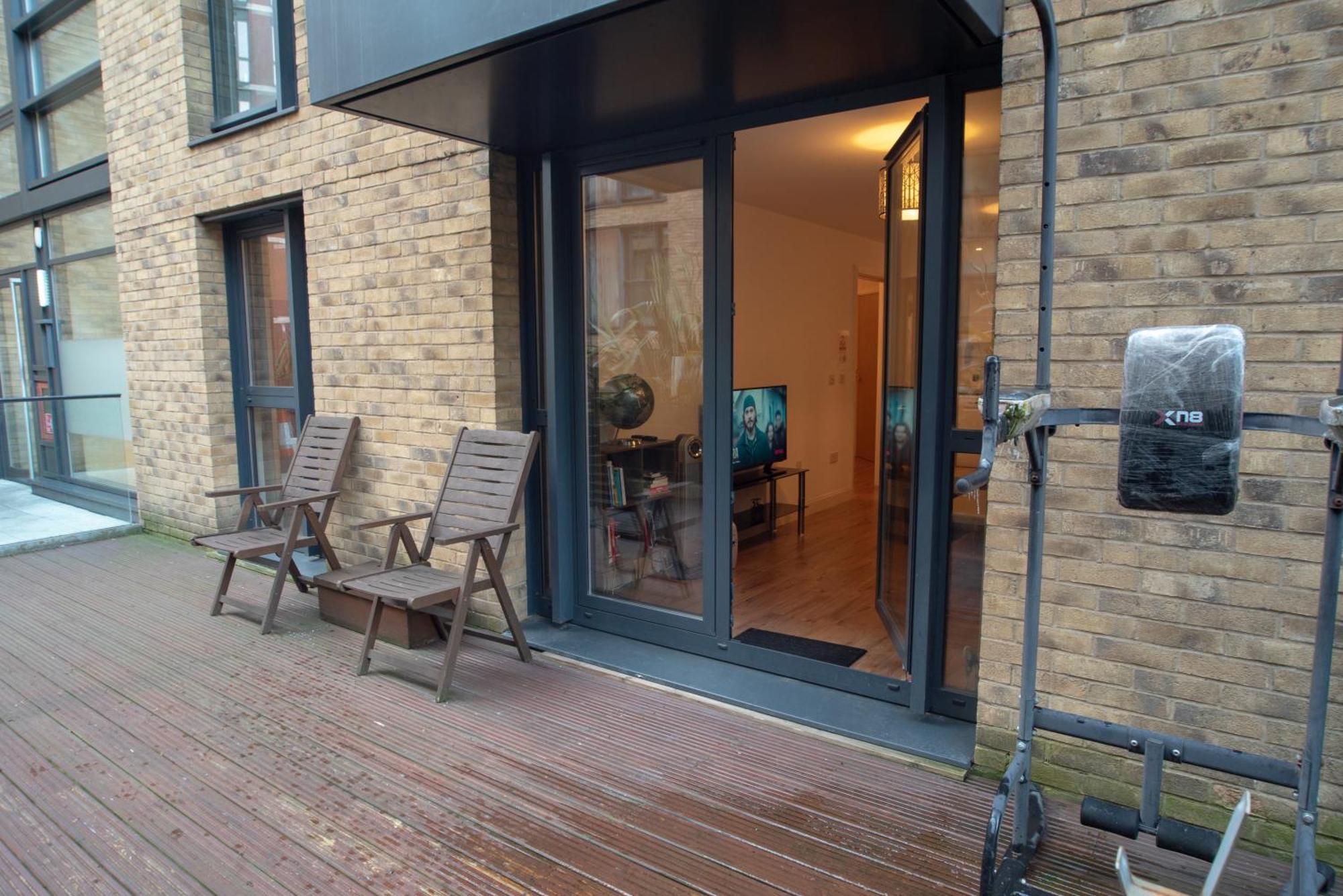 Spacious 1 Bed Apartment With Workspace, Coffee & Free Secure Parking Birmingham Luaran gambar