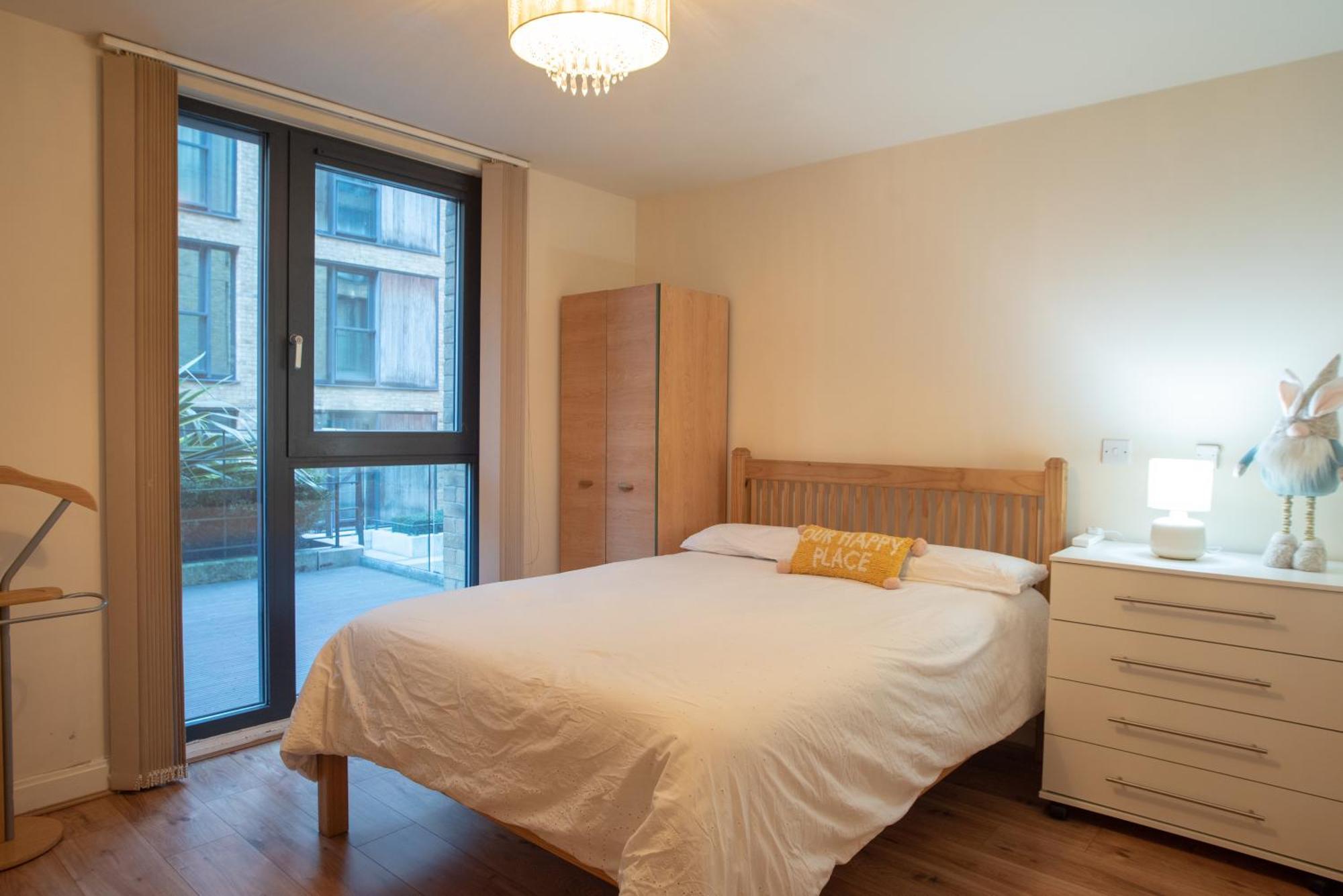 Spacious 1 Bed Apartment With Workspace, Coffee & Free Secure Parking Birmingham Luaran gambar
