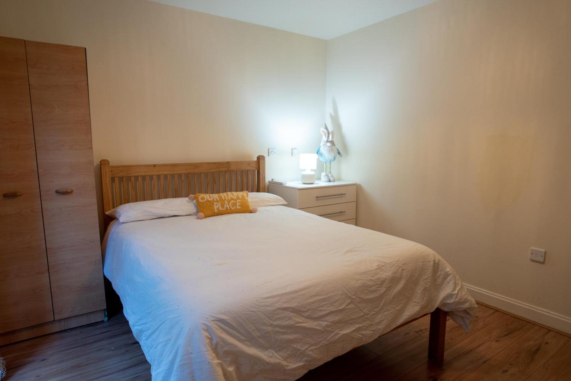Spacious 1 Bed Apartment With Workspace, Coffee & Free Secure Parking Birmingham Luaran gambar