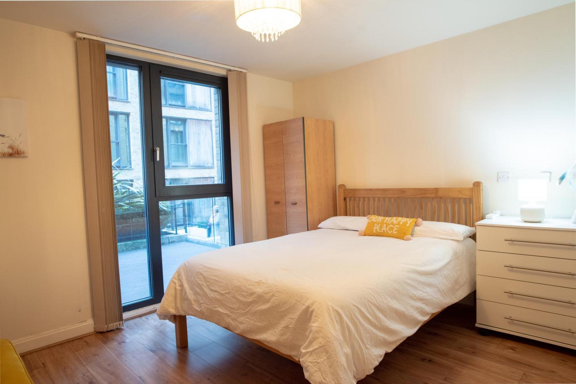 Spacious 1 Bed Apartment With Workspace, Coffee & Free Secure Parking Birmingham Luaran gambar