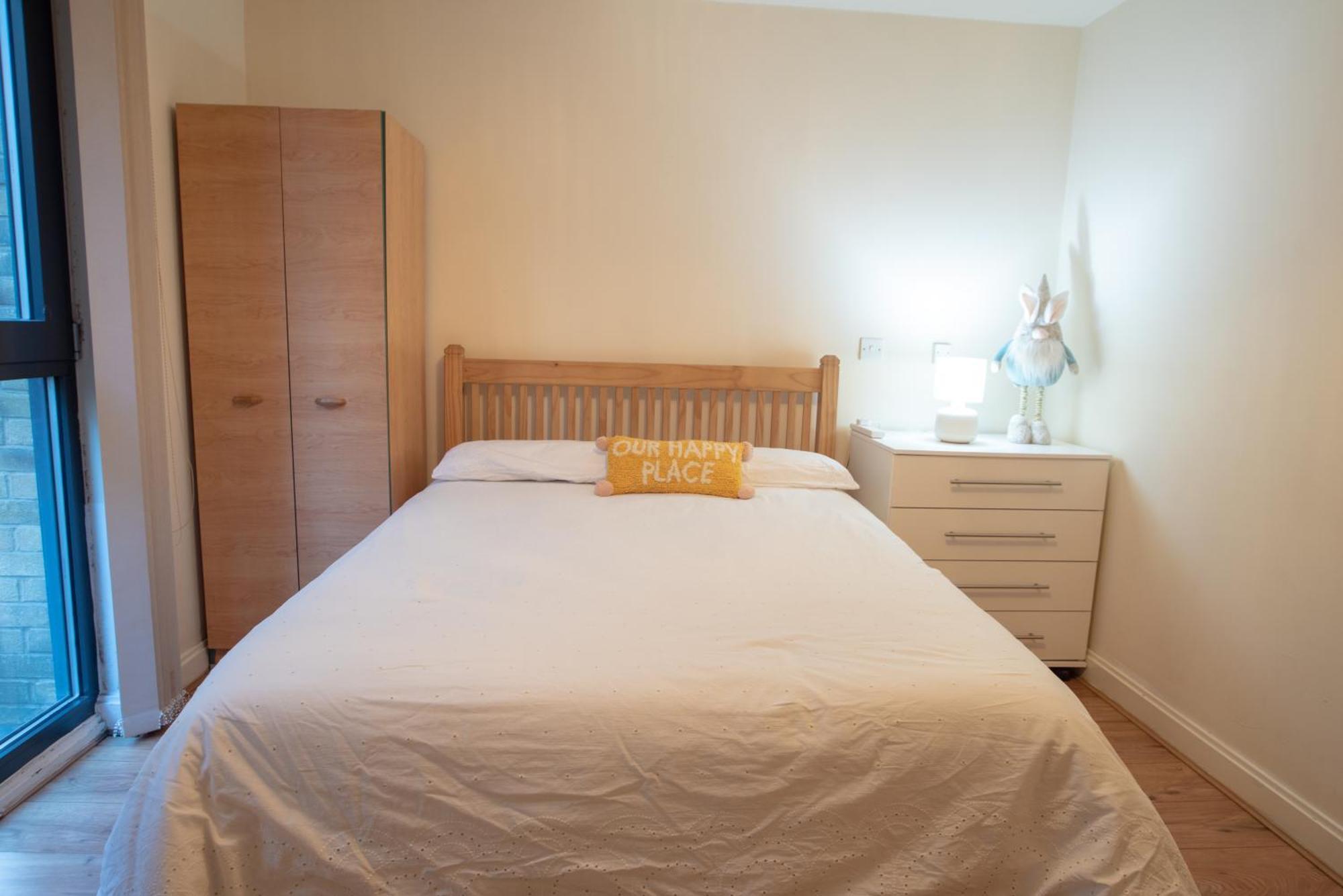 Spacious 1 Bed Apartment With Workspace, Coffee & Free Secure Parking Birmingham Luaran gambar