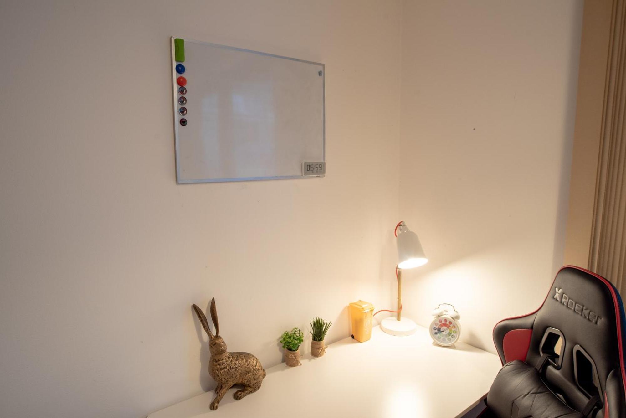 Spacious 1 Bed Apartment With Workspace, Coffee & Free Secure Parking Birmingham Luaran gambar