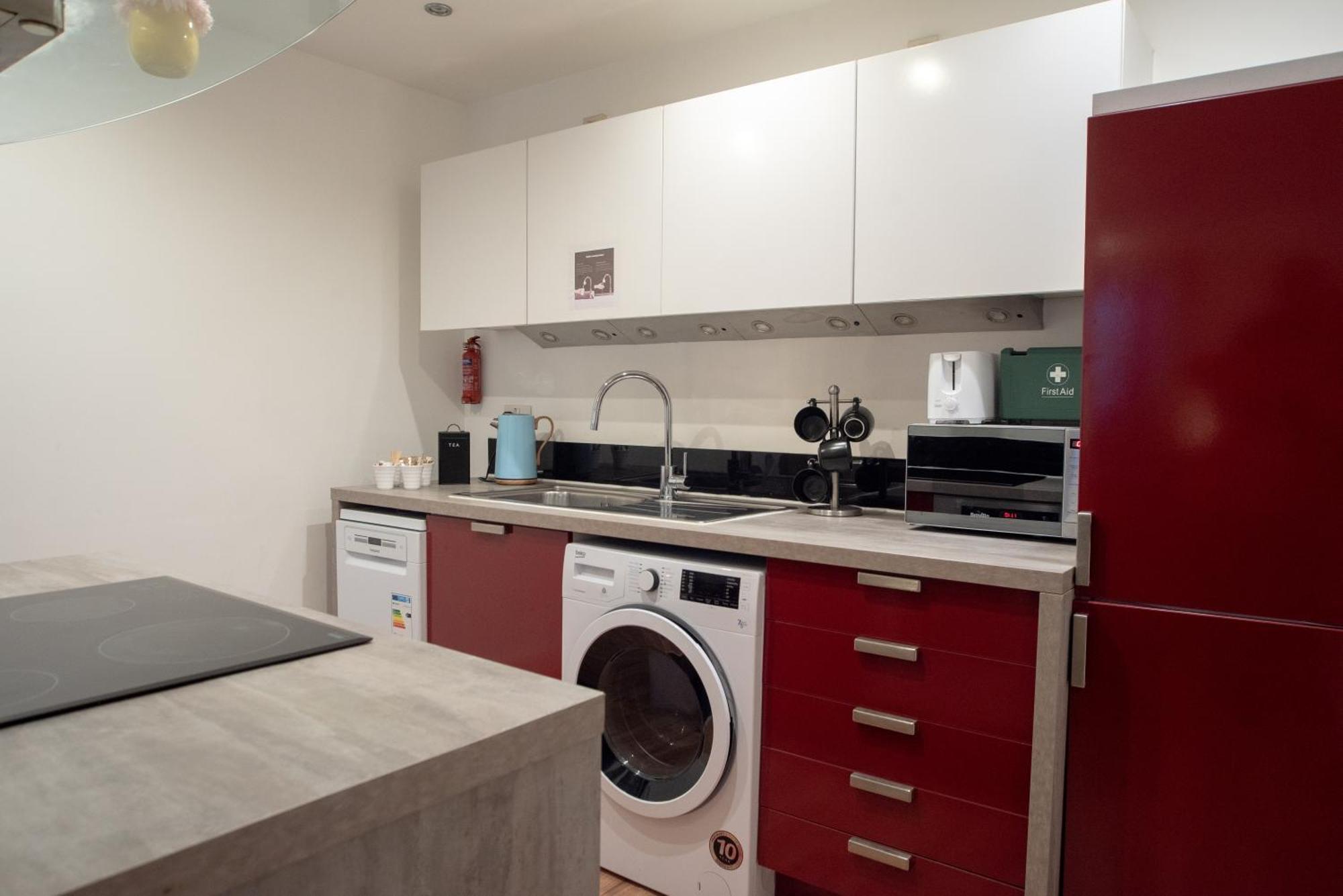 Spacious 1 Bed Apartment With Workspace, Coffee & Free Secure Parking Birmingham Luaran gambar