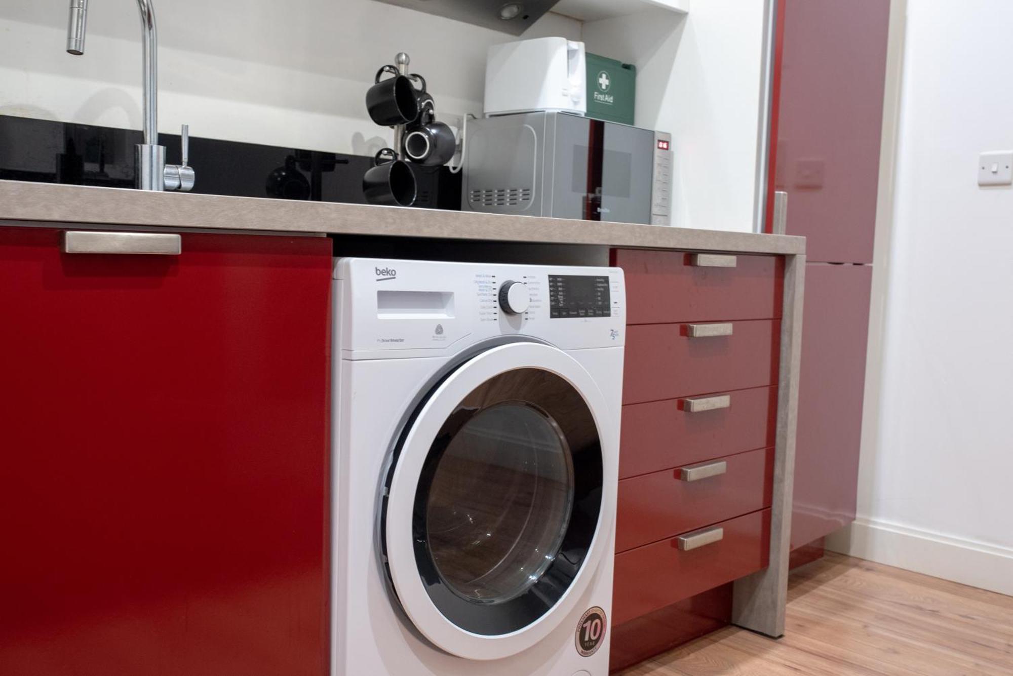 Spacious 1 Bed Apartment With Workspace, Coffee & Free Secure Parking Birmingham Luaran gambar