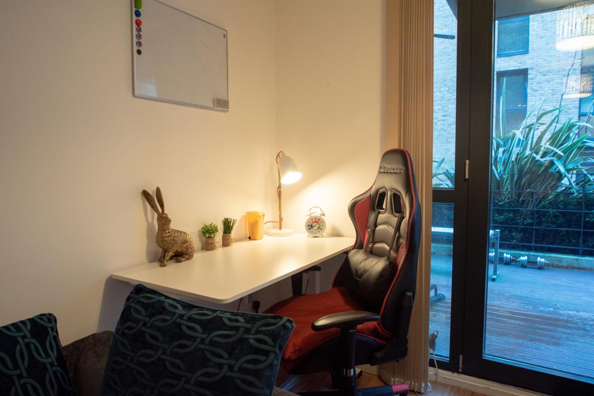 Spacious 1 Bed Apartment With Workspace, Coffee & Free Secure Parking Birmingham Luaran gambar