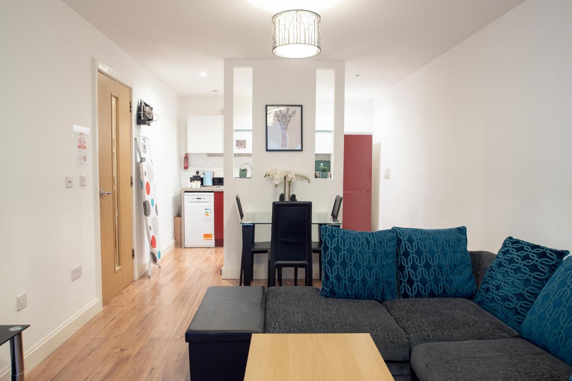 Spacious 1 Bed Apartment With Workspace, Coffee & Free Secure Parking Birmingham Luaran gambar