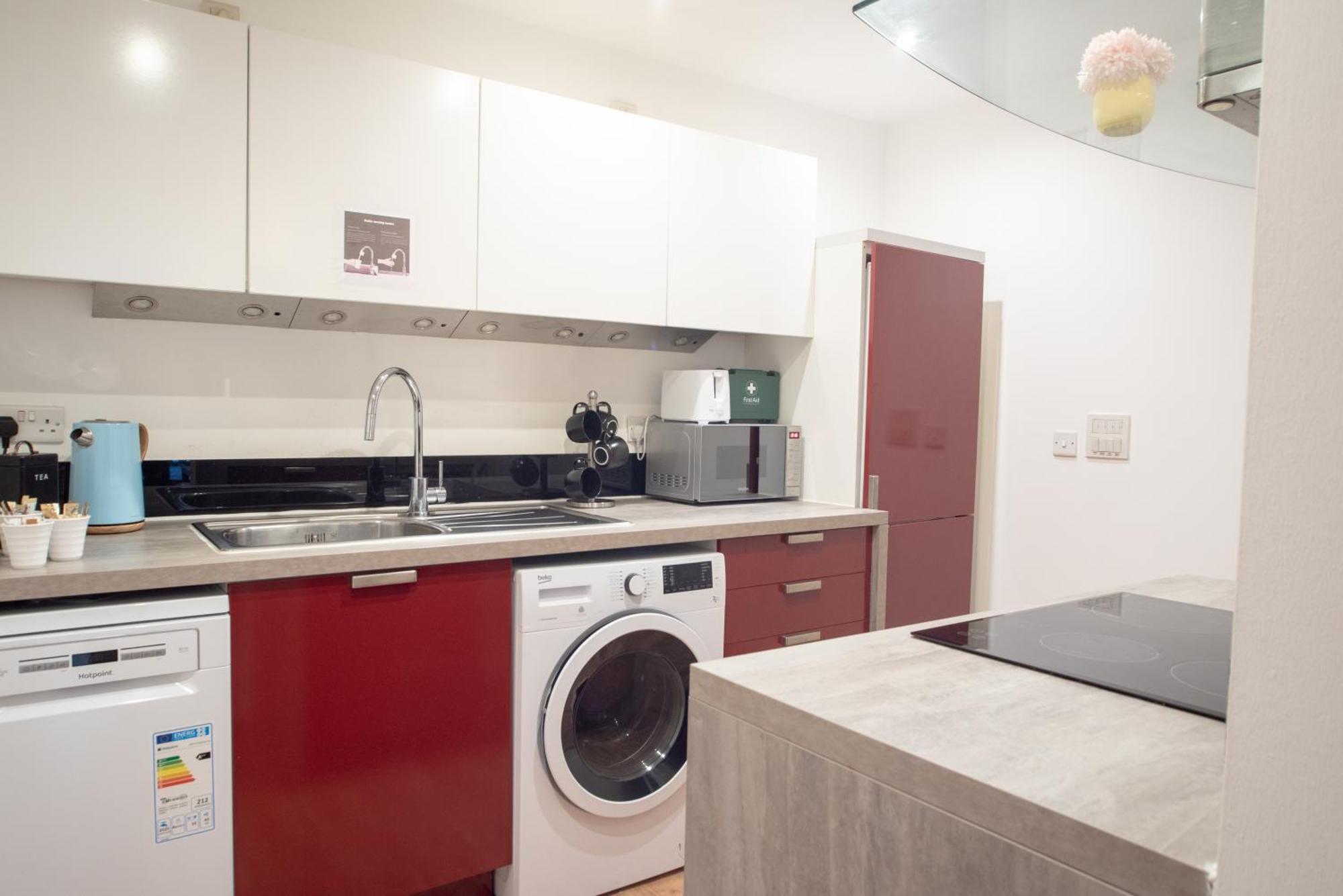Spacious 1 Bed Apartment With Workspace, Coffee & Free Secure Parking Birmingham Luaran gambar