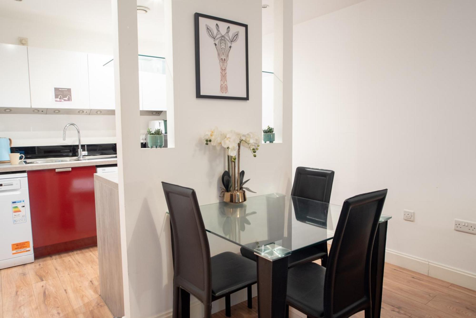 Spacious 1 Bed Apartment With Workspace, Coffee & Free Secure Parking Birmingham Luaran gambar