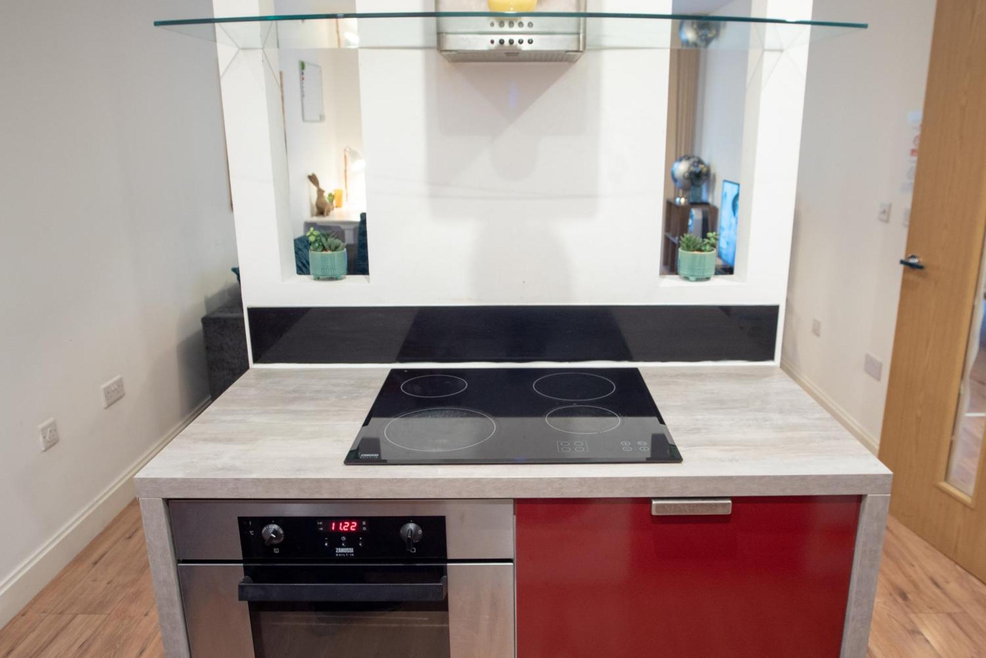 Spacious 1 Bed Apartment With Workspace, Coffee & Free Secure Parking Birmingham Luaran gambar